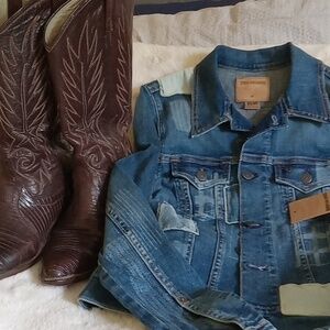 True Religion Dusty Denim Western patched Jean Jacket Women's size XS/XP
